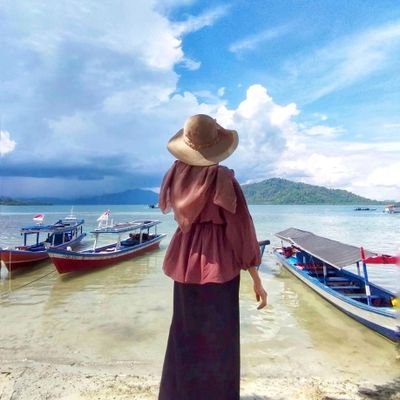 Fa inna ma'al-'usri yusrā (QS. Al-Insyirah: 5)
