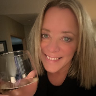 ljpe_mn's profile picture. Mom, friend, child driver, learning every day, love to laugh, read, travel, and sometimes just sit quietly