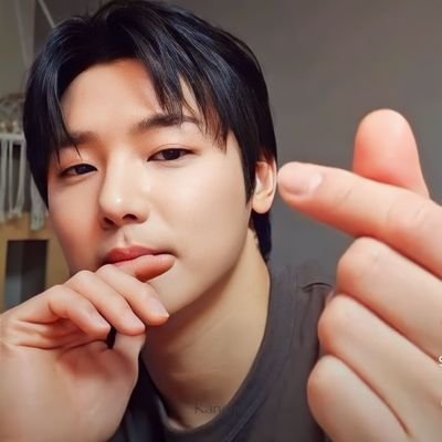 Una gamer que trabaja 🖥️ de noche 🌃 para darse gustos de rica 💵 ☝️😋 amante del kpop🇰🇷, city pop🇯🇵, pugs life 🐶💖