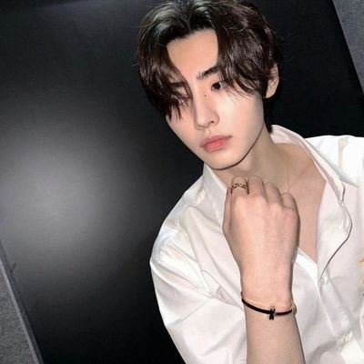 4NIGHTVIEW's profile picture. El sunsun, hee y yo jugando al LoL.