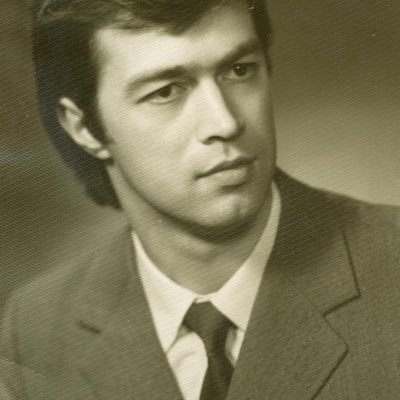 Izglītība-REMT (Tehniskā koledža), Armija Bagrationovska, RPI (Tehniskā universitāte). Darbs-Rundāles pils,VEF,ELLAR,VPK PZPI, v. “Latvija”,IeM,Furnieris,RPK.