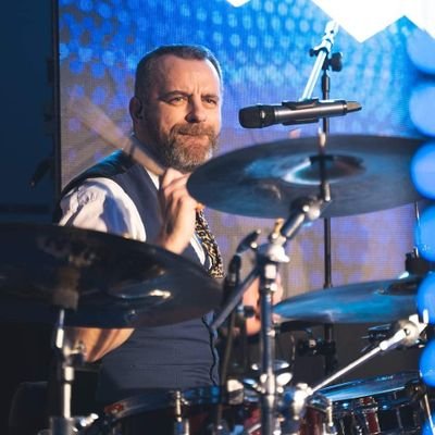 Presenter Mike Chamberlain  https://t.co/YKAhx1WIWx
Drummer @themidnight_cats https://t.co/RnHqkJL5bx
Dep drummer ABBA tribute @mastersofthesceneshow