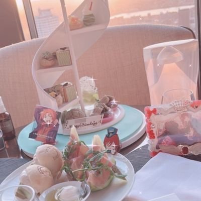 社会人です。スムーズな対応を心がけておりますので、どうぞよろしくお願いいたします🙇‍♀️