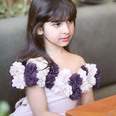 zhra68668's profile picture. 