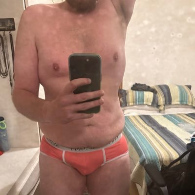 #NSFW (🔞) Urso loiro morando em Brasília com poucos pelos e muito tesão!!!! Vem junto e vamos nos divertir. Versátil mais ativo mas que curte uma boa putaria