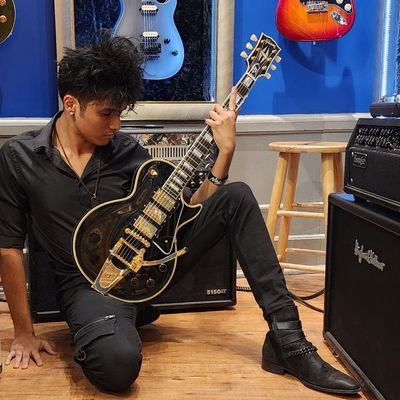 NYC/NJ Guitar Player and Lead Singer 🎸🎙    
  IG: amitreyarmstrong