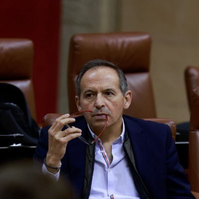 Maestro de Educación de Adultos y Primaria. Parlamentario Andaluz por Jaén.