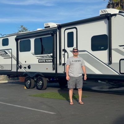 bustinjonidy's profile picture. Miami Hurricanes Die-Hard 🙌🏼.