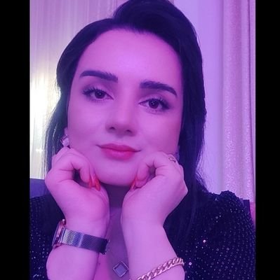 aphrodite9085's profile picture. یه فنجان شعر-
یه کلام حرف حساب-
یک نفس آرامش-
برای تو-
که مهمان منی در اینجا
🦢🤍H💍

______________ما زنده به آنیم که آرام نگیریم/
رودیم که آسودگی ما عدم ماست