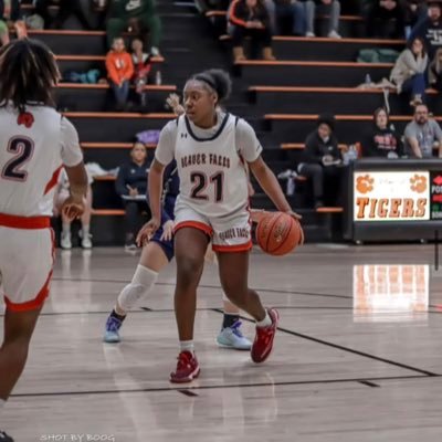 •Beaver Falls Senior High school• 4.0gpa• Co’ 2024• 5’11• 165lbs• F🏀 #21 Email:avinanorman06@gmail.com NCAA ID#2303817891