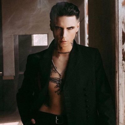 Frontman of Black Veil Brides | Husband of @blackenedthorn | Cat Dad to Crow and Femme