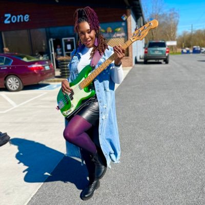 Loc_a_Licious's profile picture. Living my life like it’s golden!!