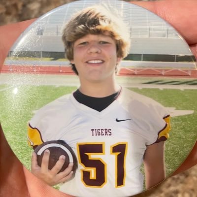 C/OL Class of ‘27 -Harrisburg tigers football Dekkerseaston@yahoo.com 📍Sioux Falls, SD • cell 605-951-3263