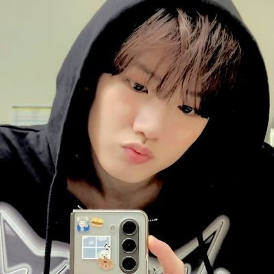 xolobear's profile picture. being delulu errday.