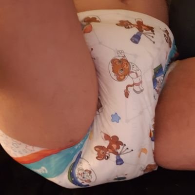 68a. A man child who like wear of diapers. l dream of being fat.And who likes to play with their shit.I don't add women, otherwise blocked. I'm proud to be Gay.