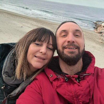 Cerco sempre di dare me stesso in tutto quello che faccio / che o fatto. Sono troppo buono e mi piace molto aiutare gli altri.