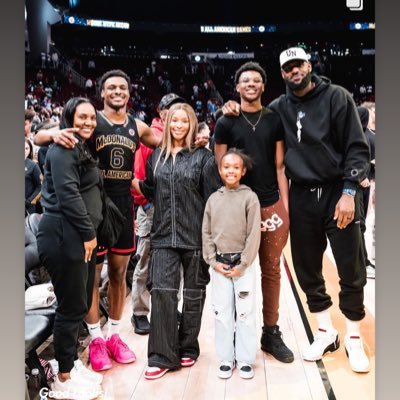 Profile picture of LeBron James