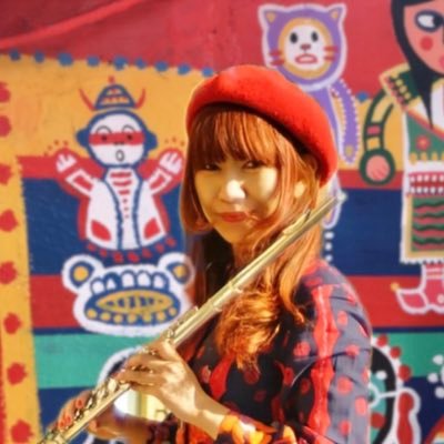 フルート吹き鈴木和美です。内核の波。ロック、プログレ、歌謡曲、色々な音楽で吹いてます!世界一好きなフルーティストはFOCUSのThijs van Leer。オランダのThijsの家でレッスン受けました!60、70年代のカルチャー音楽ファッションが大好き。バリィさんのキャラ弁コンテスト全国3位!