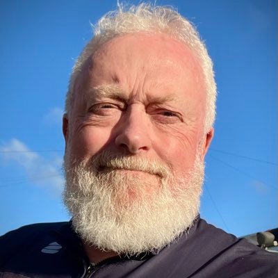 Bearded, older and grumpier. Lycra clad cyclist and fairly useless kite surfer. Lover of the overly hirsute. Pogonophile. 🧔🏼‍♂️ Not one for DMs