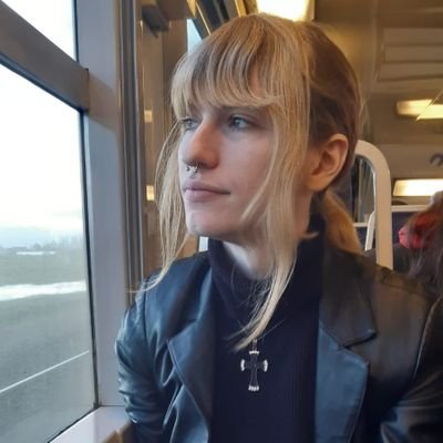 Monteuse vidéo multicasquette / Cryptoslut / Hate account officiel d'ilevia / Passionnée de cinoche et de musique à mes heures perdues.
🏳️⚧️