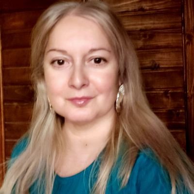 #alive #creative, background in Philosophy & #Journalism, knowing #sales, #marketing, involved in #Communications @IBM! My own views. Love people & cats.