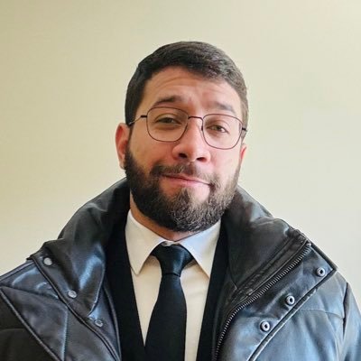 Seminarista da diocese de Fall River, Massachusetts . Licenciado em Filosofia e estudante de Teologia. Millennial apaixonado por Deus.