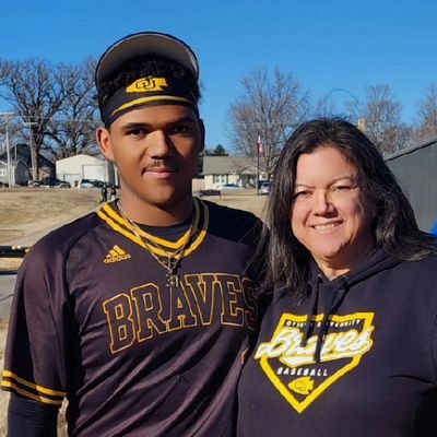 ⚾️🖤“Some people dream of meeting their favorite player, but I’m raising mine.”
⚾️💛
#BaseballMomLife
#OttawaBaseballMom