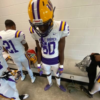 |6’2| |210| Co’24| |EdgeRusher|OLB| High Motor ATH!!! NCAA ID # 2401192021 77 inch wingspan