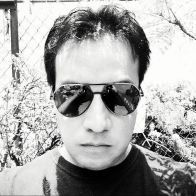 Siervo del Mal, Ayatola de Rock & Roll, flagelador terrible de las costumbres públicas, moderador del caos ficticio y artífice de la polarización social.