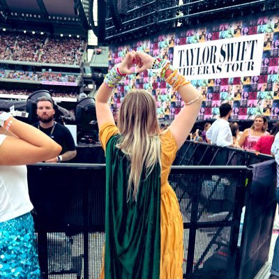 Taylor stan for 15 years 🫶🏻 Never met Taylor 💗 Red x1, 1989 x4, Rep x4, Eras x8🥰 TN noticed x5 💜