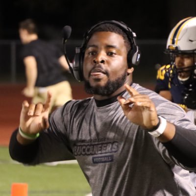 Offensive Line Coach and Video/Social Media Coordinator for @BeloitBucsFB. #LTL Irving HS Alum. University of St. Mary Alum.