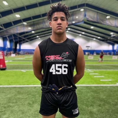 Pearland High School C/0 2025 Defensive Line/| 6’3/240| 3.75 GPA |Student Athlete| 250 bench| 425 squat| 250 Power clean| 4.5 5-10-5