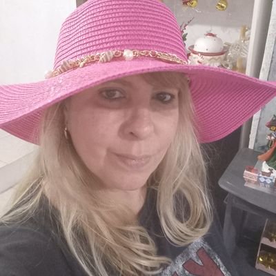 Esposa, mãe e patriota! Amo a Deus, seguidora da Luz divina de Jesus Cristo. Tenho orgulho de ser brasileira. Meus hobbie são trazer os bons costumes de volta.