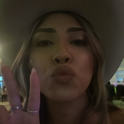 cynthiav_21's profile picture. ig: cynvalencia_21