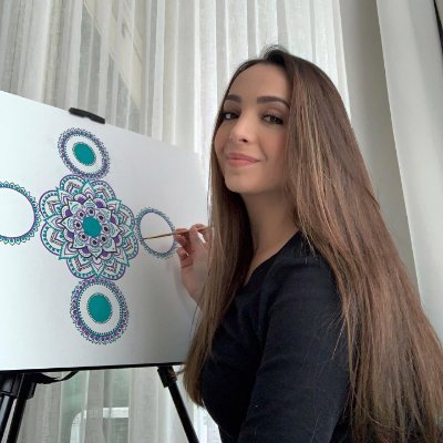 I paint Mandala Murals & host drawing workshops. Connect if you are into mind, body & soul connection 💫