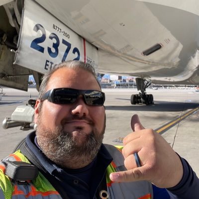 Lead Ramp Serviceman @ U N I T E D.  Any expressed views or opinions are my own. 
#avgeek #planeporn #hnllas #ramprat #airlinepride