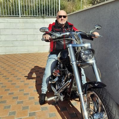 DanielGolubok's profile picture. Rock'n roll ain't noise pollution, rock'n roll will never die.