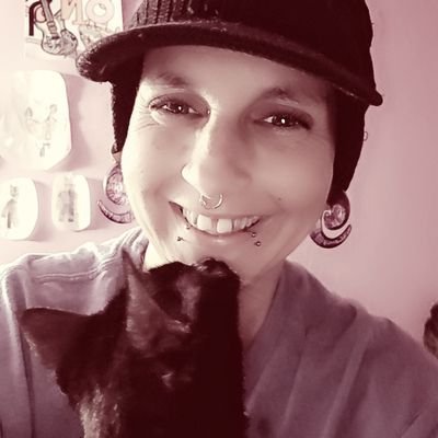 crystalkitty's profile picture. 