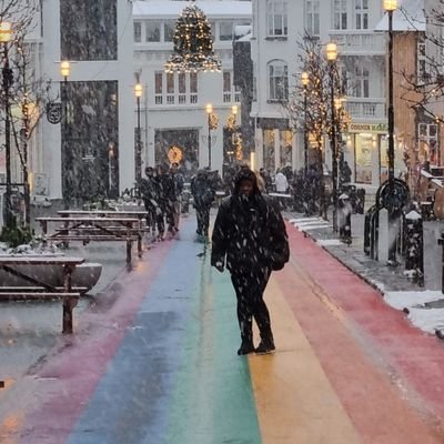 fleurnoire_'s profile picture. LDN, make up, alcohol, accounting and cooking.

Always put your best foot forward! 
Walk. Run. Dance.