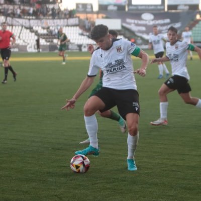 Ex Jugador del Real Betis,Real Madrid,Algeciras ,Ceuta Actualmente jugador del @Merida_Ad