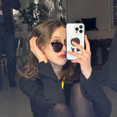 flowertinia's profile picture. •амбассадорка кринжа  и дегенератор всратых идей по совместительству