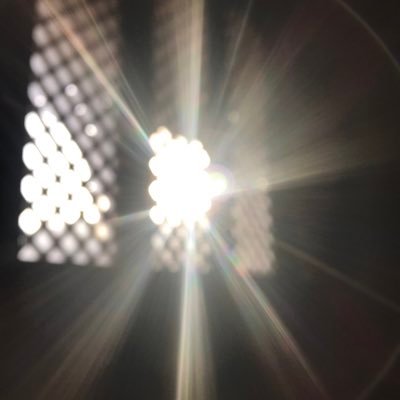 lingdongshanmao's profile picture. 商業與金融