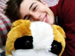 Eu posso desistir de tudo , menos de voce @pedrinhoGARNET.. desde: 16/1/2012 FCOFICIAL : 16.01.12 AS 15h 20min 53seg ! DONA : @KellyMoraiiis