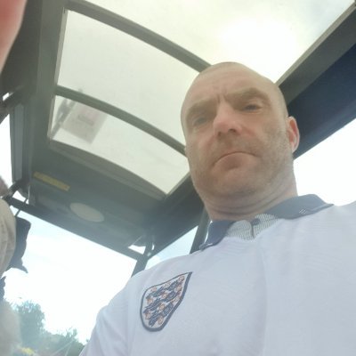 Alreet beautiful people am Chris 42 from god country Newcastle upon Tyne the hornygeordie am here just make friends and talk abit as I have had to deal