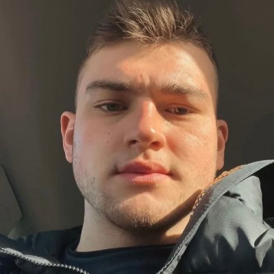 donatienbureau's profile picture. "La terre n'appartient pas à l'homme, c'est l'homme qui appartient à la terre." - Chef Seattle
Amoureux de découvrir la nature 🌿 Minimaliste 🖤