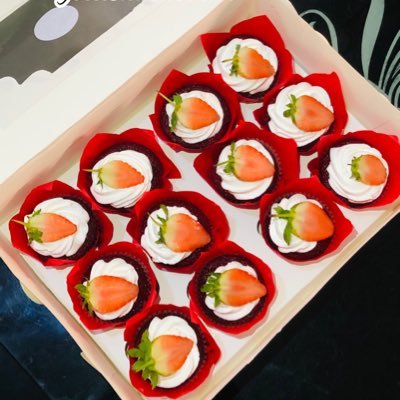 PrettyArie22's profile picture. your go-to baker 👩‍🍳 I create customized cakes for celebration,pastries, and desserts. instagram page:@goldenntreatss