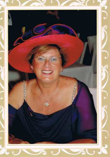 vrolijkevrollie's profile picture. Red Hat Society, laten we het leuk maken en ervoor gaan. Leef je leven en vergeet je leeftijd. 
Trek paarse kleren aan en zet een mooie rode hoed op.