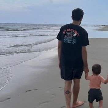 jtotzzz's profile picture. Boy Dad, Poker, Reggae, Soccer, MMA, in that order.