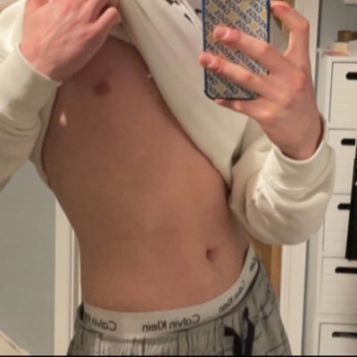 horny 18 year old😈🌶️ new to this kinda stuff. follow the link and message me for more paid content ;)