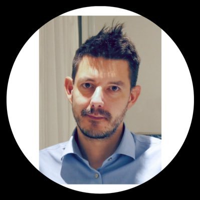 Professeur de droit public à l'Université de Tours. Membre de l'École de la Cause freudienne et de l'Association Mondiale de Psychanalyse
